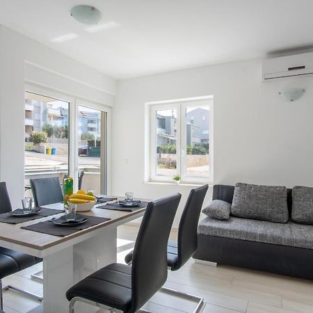 Novalja West Residence Экстерьер фото