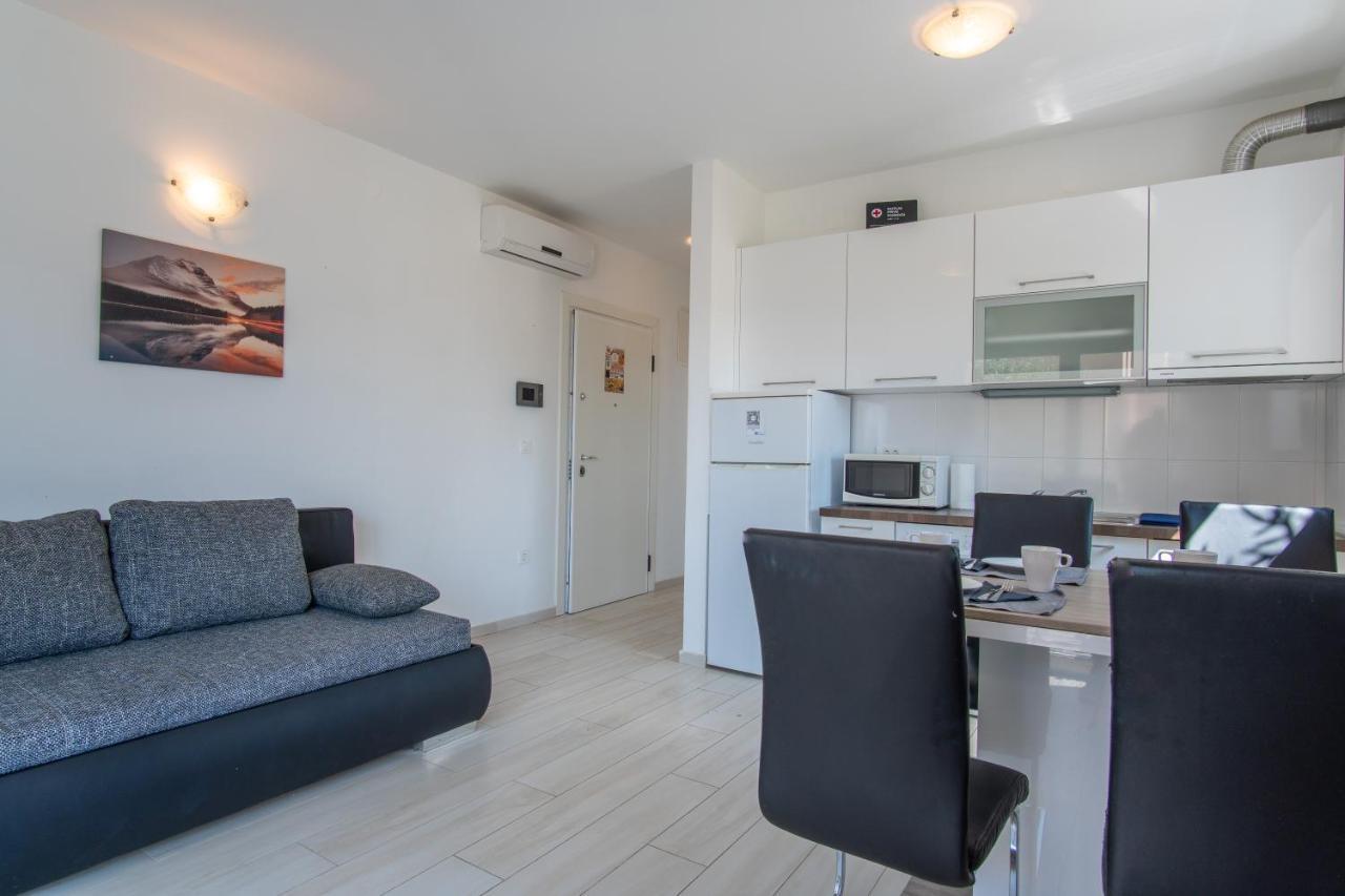 Novalja West Residence Экстерьер фото