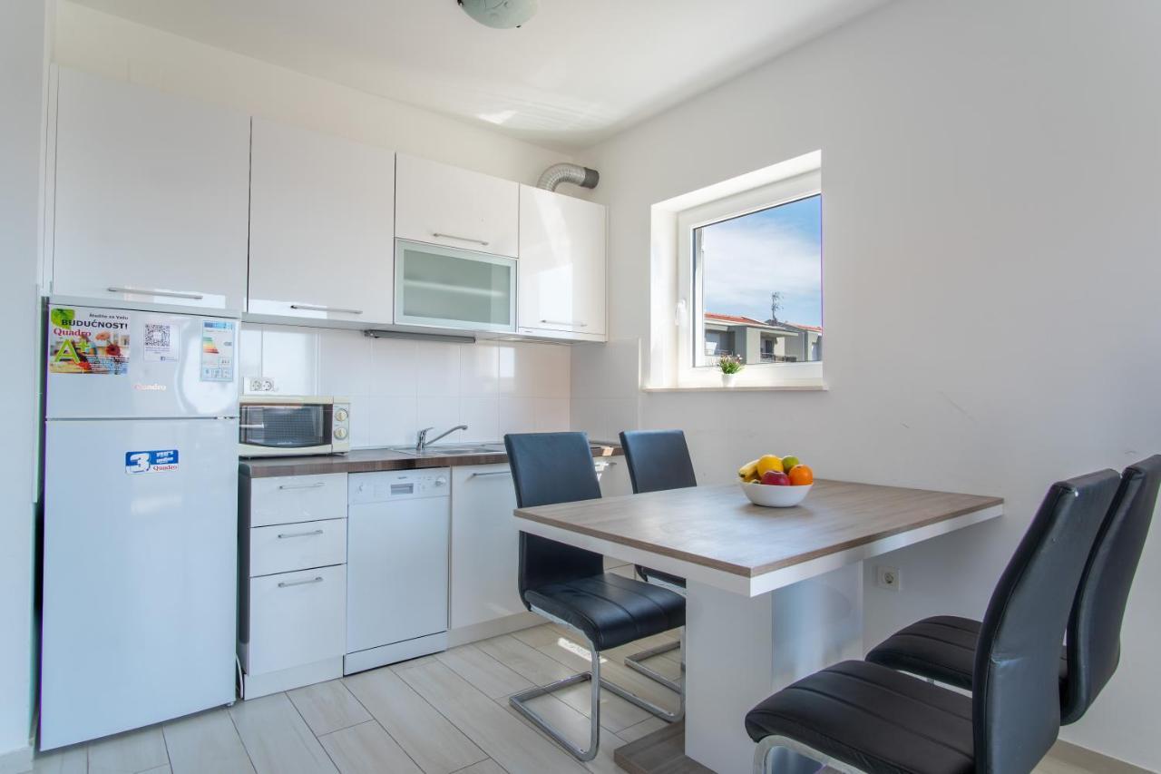 Novalja West Residence Экстерьер фото