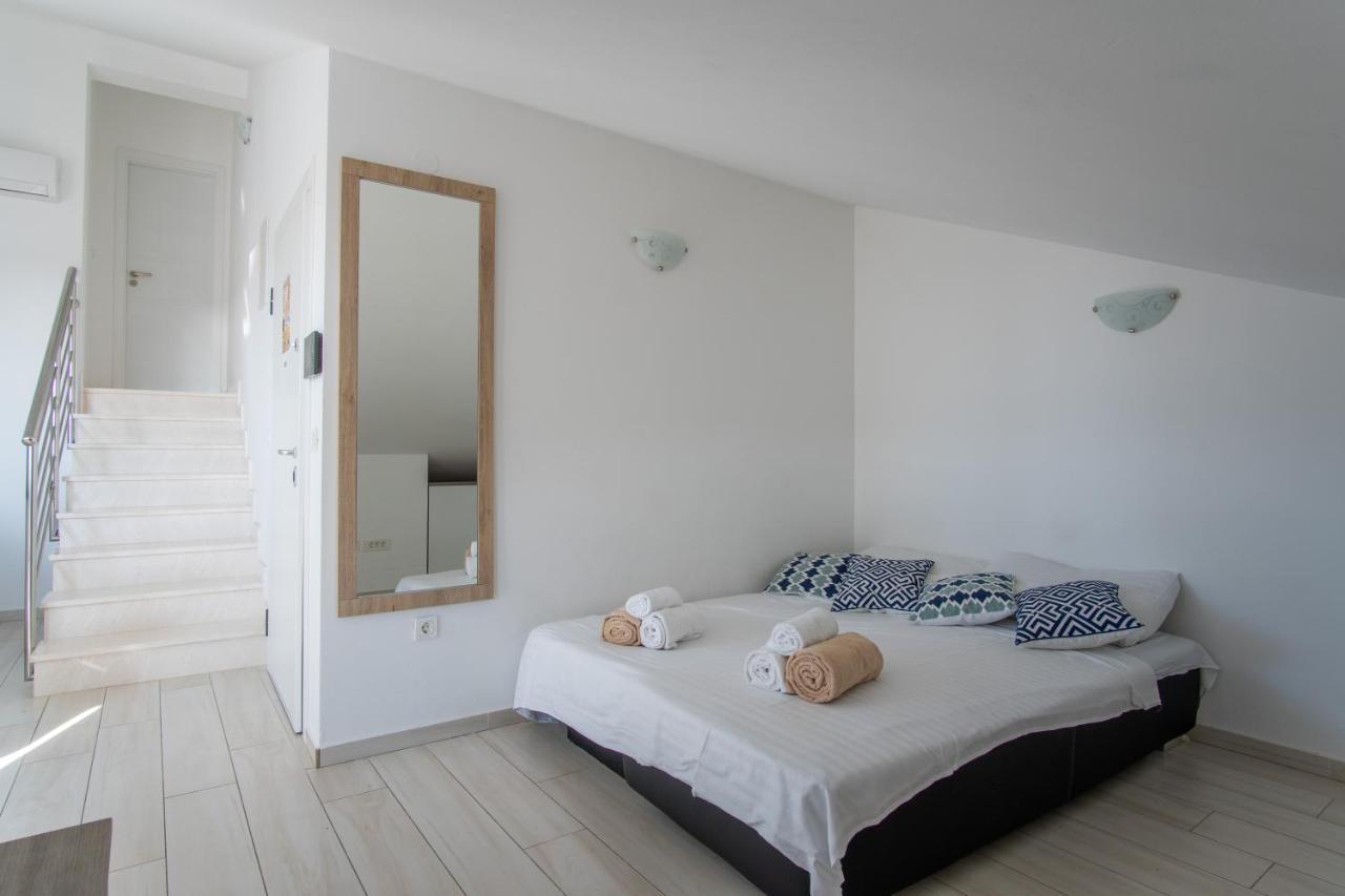 Novalja West Residence Экстерьер фото